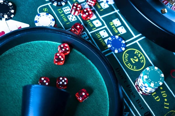 Playtech slot titles and live-dealer table interface on cinta88